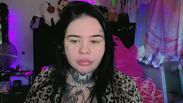โชว์เว็บแคมของ BigBootyHolly