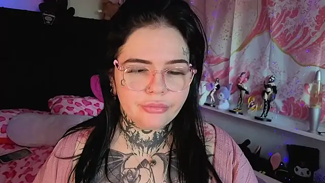 Show modela BigBootyHolly na web-kameri