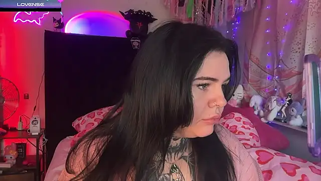 Show modela BigBootyHolly na web-kameri