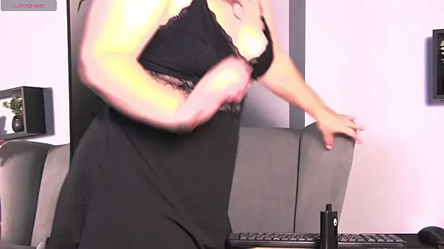 دردشة MireyaLin الجنسية المباشرة