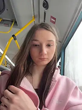 hiding-mila Adlı Modelin Canlı XXX Sohbeti