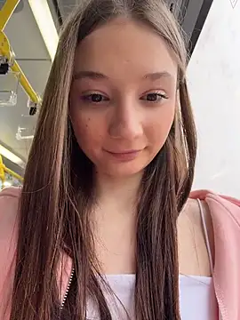 hiding-mila Webcamshow