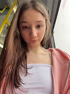 hiding-mila Webcam-Show