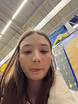 hiding-mila's Live XXX Chat