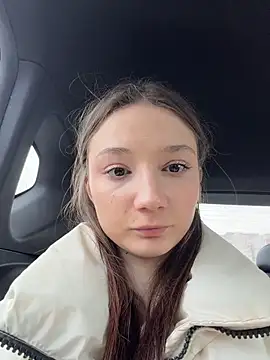 Chat +18 de hiding-mila ao vivo