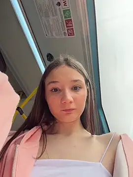 hiding-mila webcam show