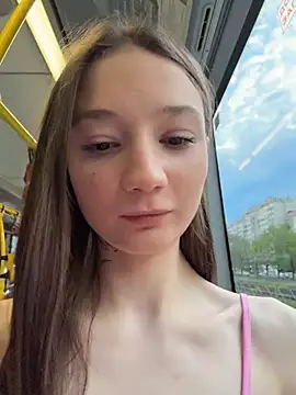 hiding-mila Webcam-Show