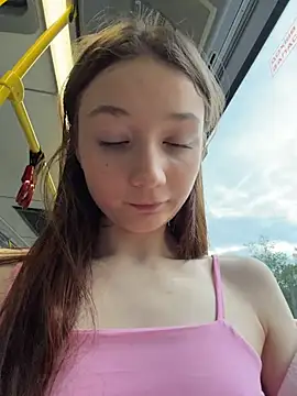 hiding-mila Webcam Show