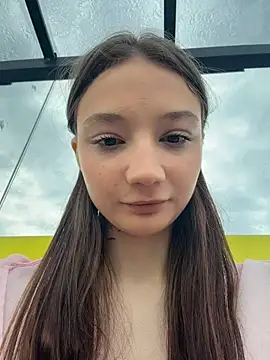 hiding-mila Webcamshow