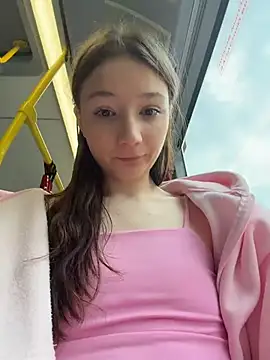 hiding-mila Webcam show