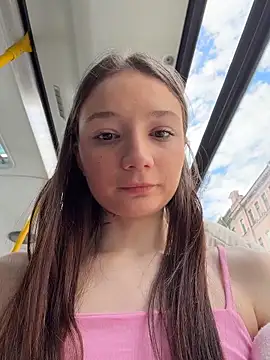 hiding-mila's Webcam Show