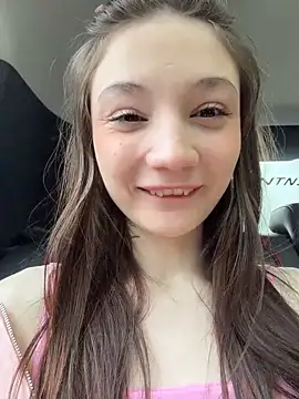 hiding-mila's Webcam Show