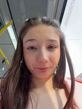 hiding-mila webcam show