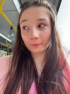 hiding-mila's Webcam Show