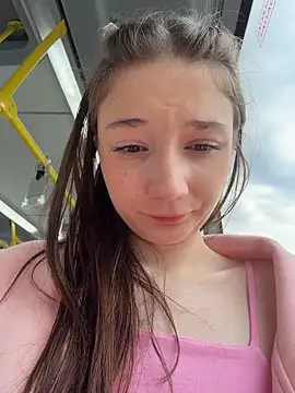 hiding-mila webcam show