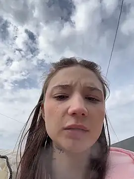 hiding-mila's Webcam Show