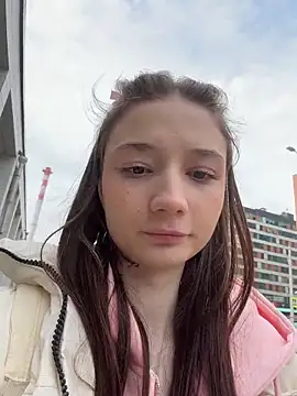 عرض كام hiding-mila