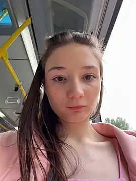 hiding-mila's Webcam Show