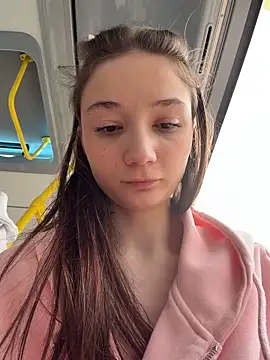 hiding-mila's Webcam Show