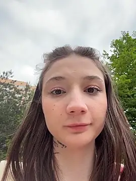 عرض كام hiding-mila