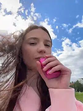 hiding-mila Webcam-Show