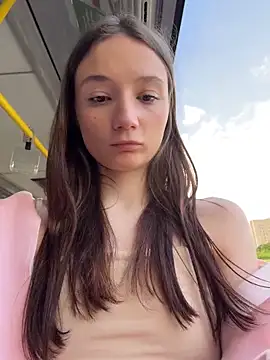 hiding-mila's Webcam Show