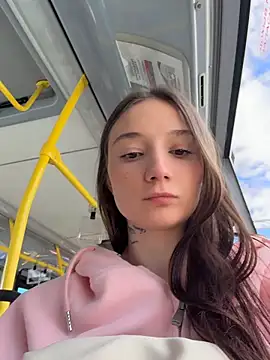 عرض كام hiding-mila