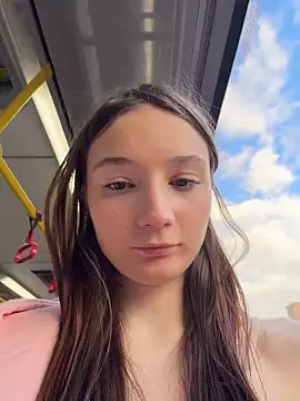 hiding-mila's Webcam Show