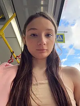 hiding-mila – webcam-show