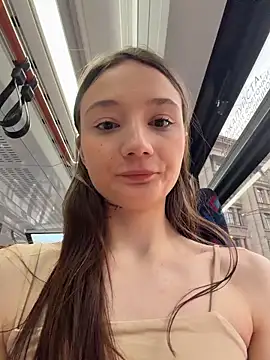 hiding-mila Live chatroom