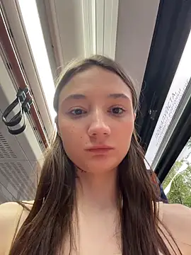 hiding-mila's Webcam Show