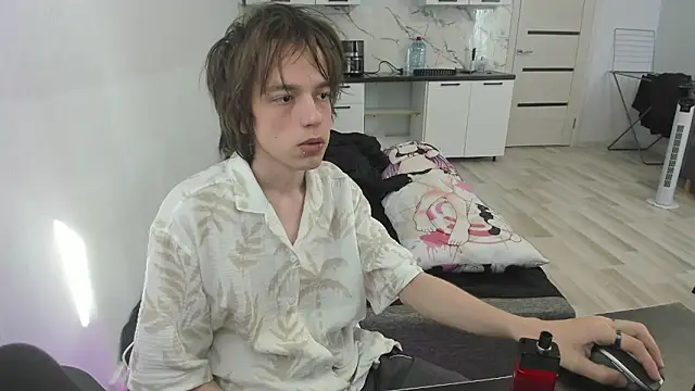 Nolan_Sagee Show in webcam