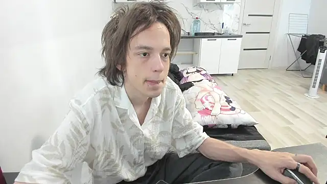 Nolan_Sagee Show in webcam