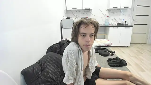 Show modela Nolan_Sagee na web-kameri