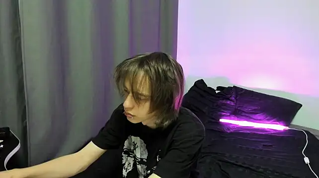 Pokazy przed kamerką – Nolan_Sagee