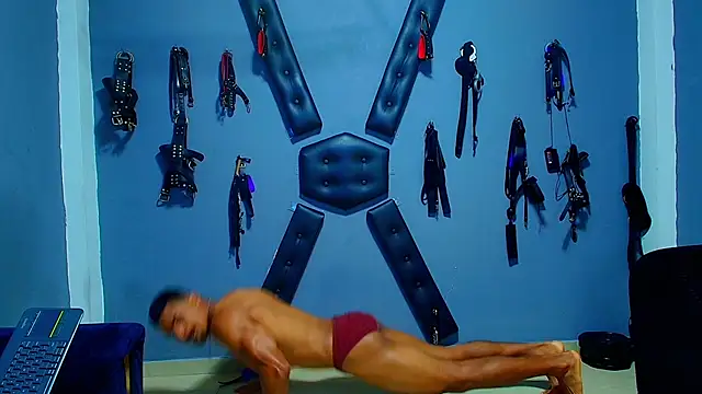 Webkamerová show adonisdios22