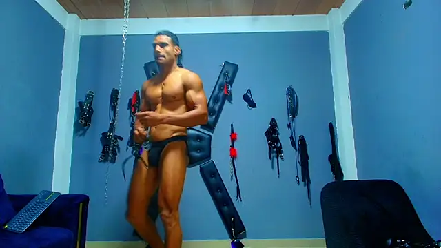adonisdios22: διαδικτυακό σόου στην κάμερα