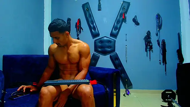Show de adonisdios22 na webcam