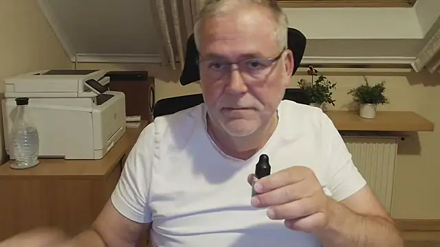 subbear1968 Show in webcam