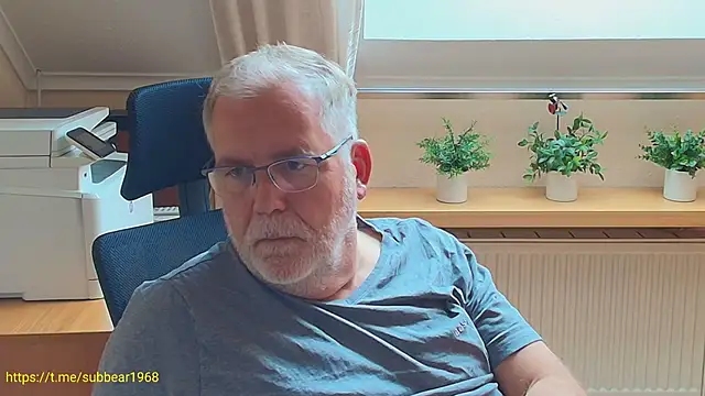 subbear1968 Show in webcam