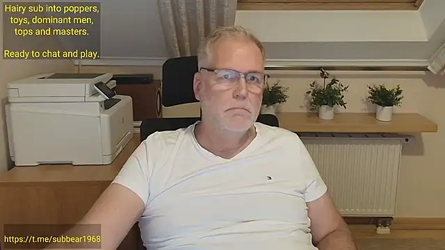 subbear1968 Show in webcam