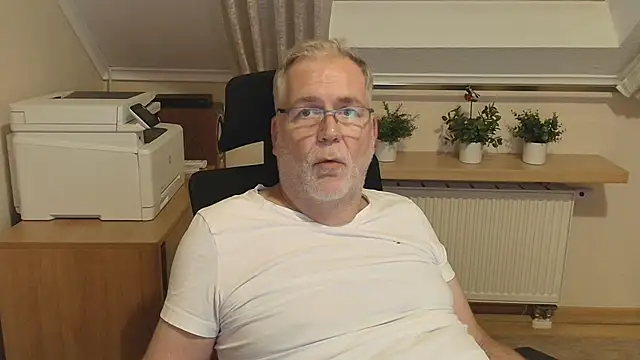 subbear1968 Show in webcam