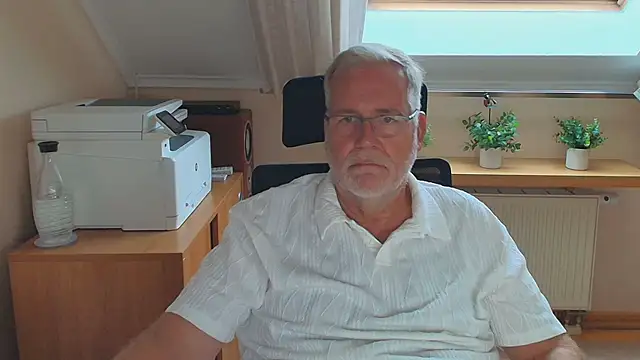 subbear1968 Show in webcam