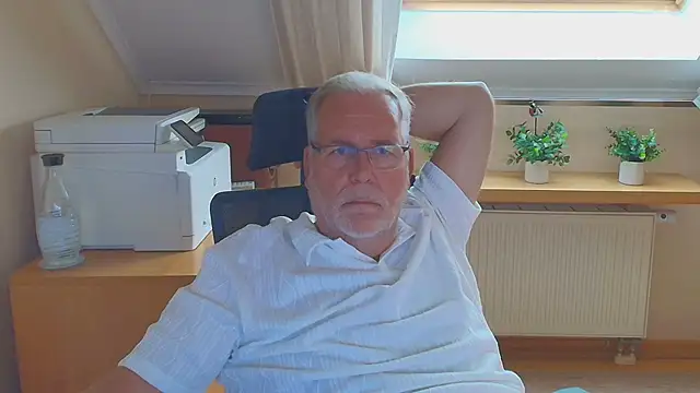 subbear1968 Show in webcam