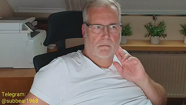 subbear1968 Show in webcam