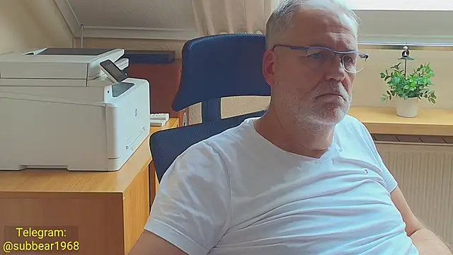 subbear1968 Show in webcam