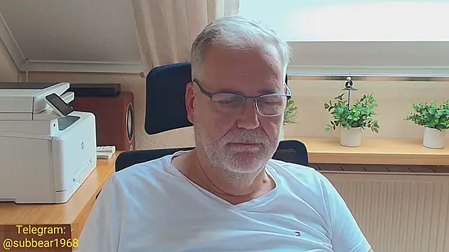 subbear1968 Show in webcam