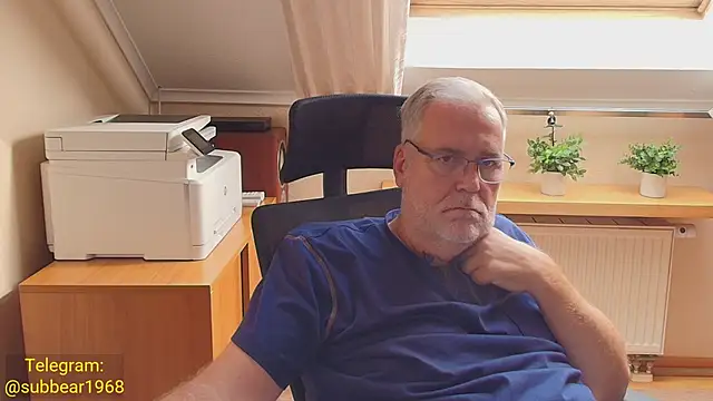 subbear1968 Show in webcam