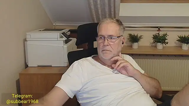 subbear1968 Show in webcam