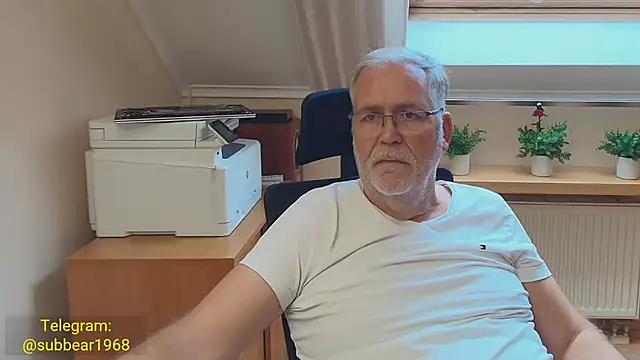 subbear1968: διαδικτυακό σόου στην κάμερα